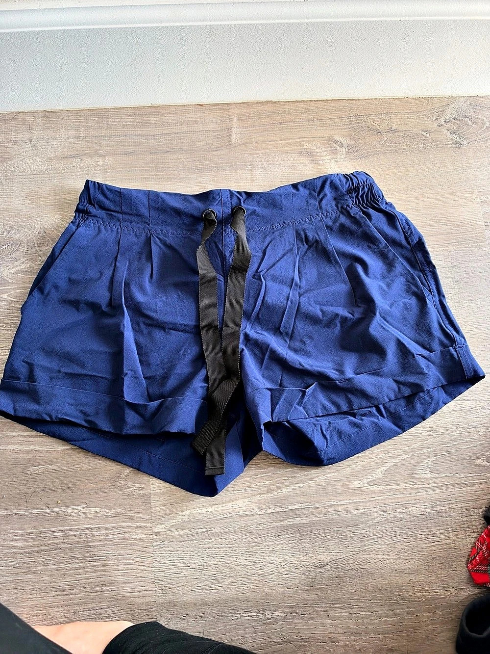 lululemon Daydrift Pleated High-Rise Shorts - Blue Size 6